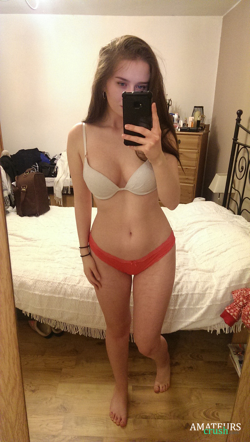 Curvy Teen Selfie Nude