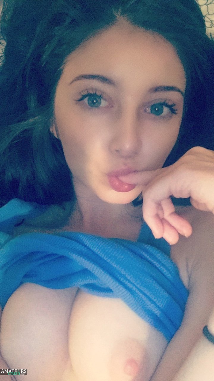 Blue Eyes Girl Nude