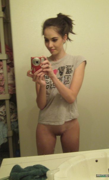 Short Girl Nude Selfie